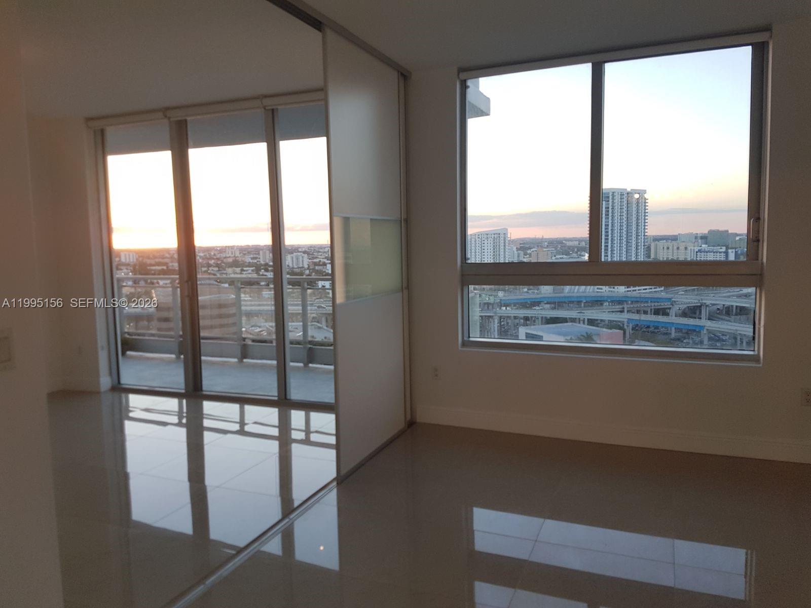 THE IVY CONDO - Residential