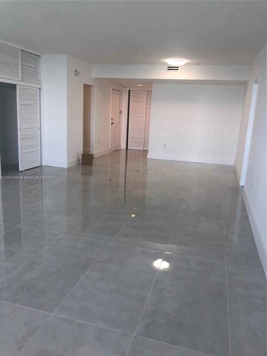 10185 Collins Ave 1119