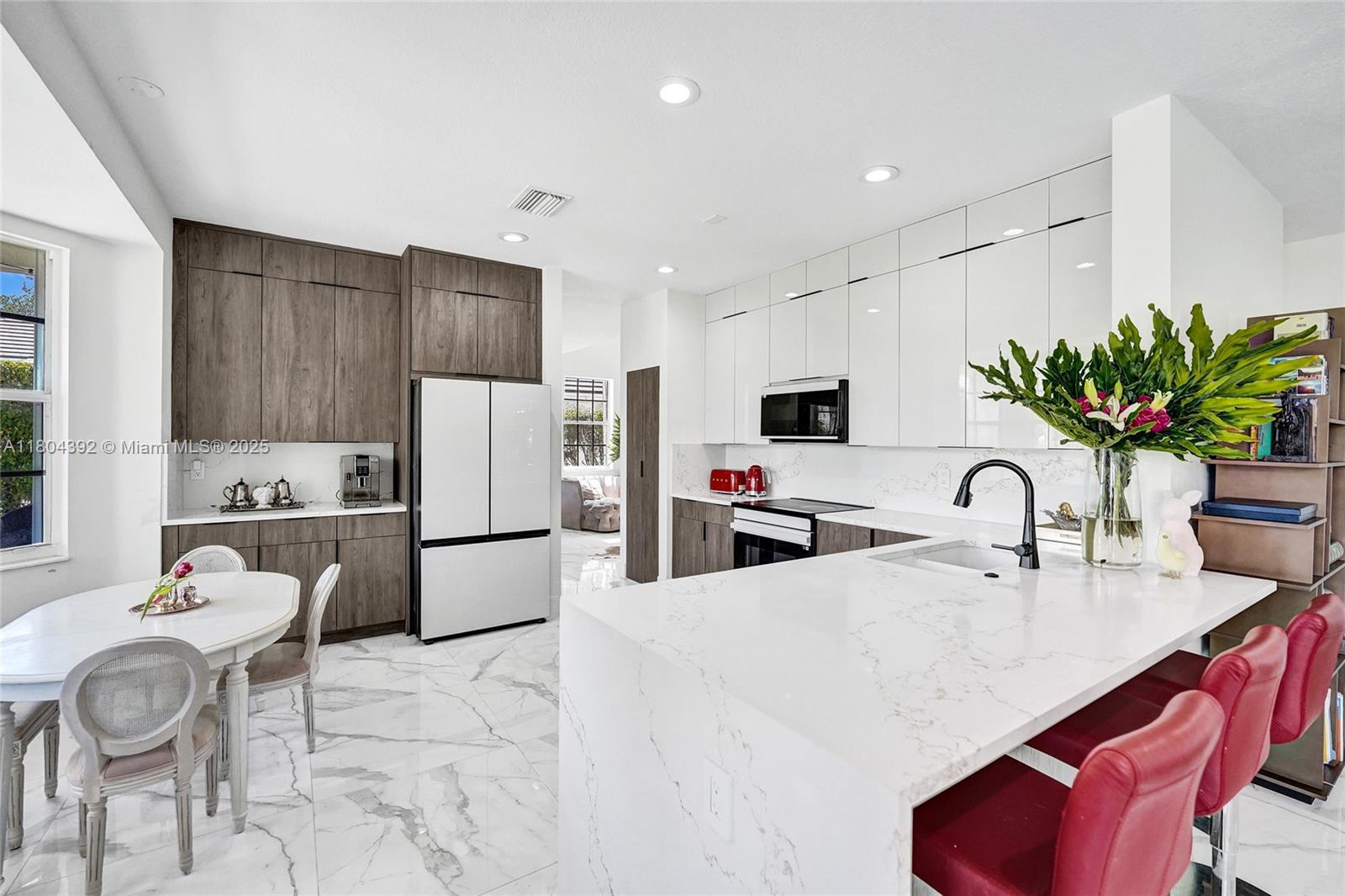 1104 Cedar Falls Dr, Weston, Broward County, Florida - 5 Bedrooms  
4 Bathrooms - 