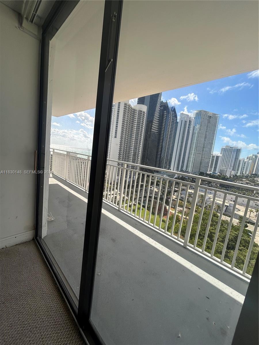 WINSTON TOWERS 600 CONDO - Residential