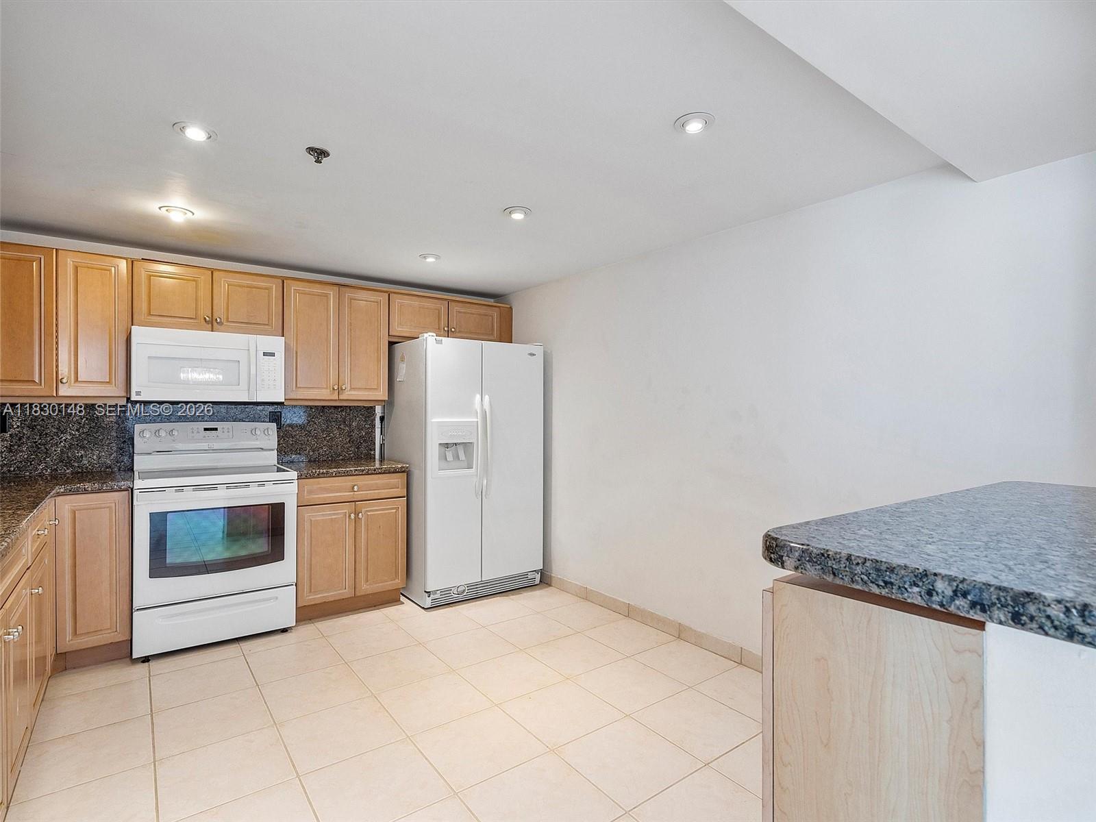 WINSTON TOWERS 600 CONDO - Residential