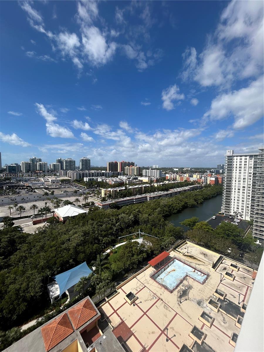 WINSTON TOWERS 600 CONDO - Residential