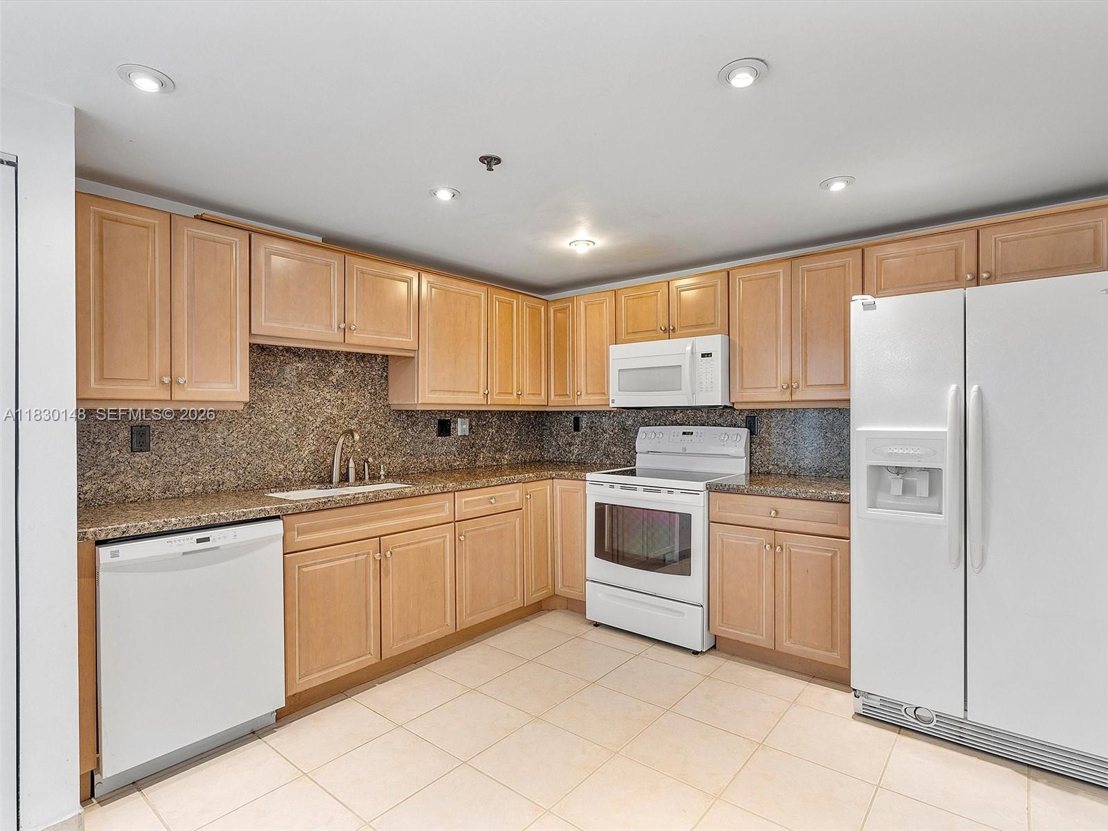 WINSTON TOWERS 600 CONDO - Residential