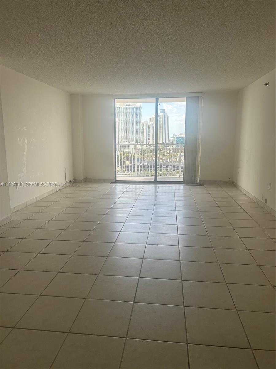 WINSTON TOWERS 600 CONDO - Residential