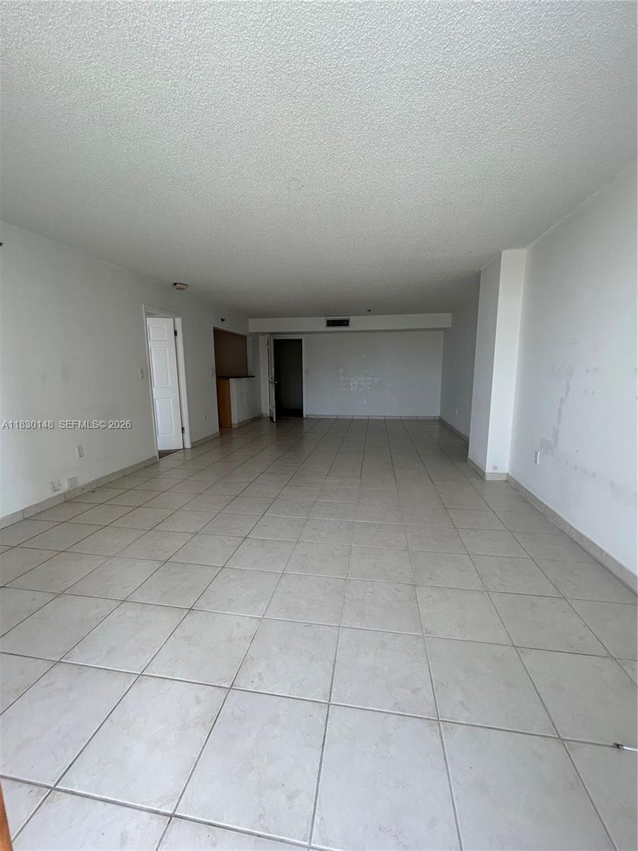 WINSTON TOWERS 600 CONDO - Residential