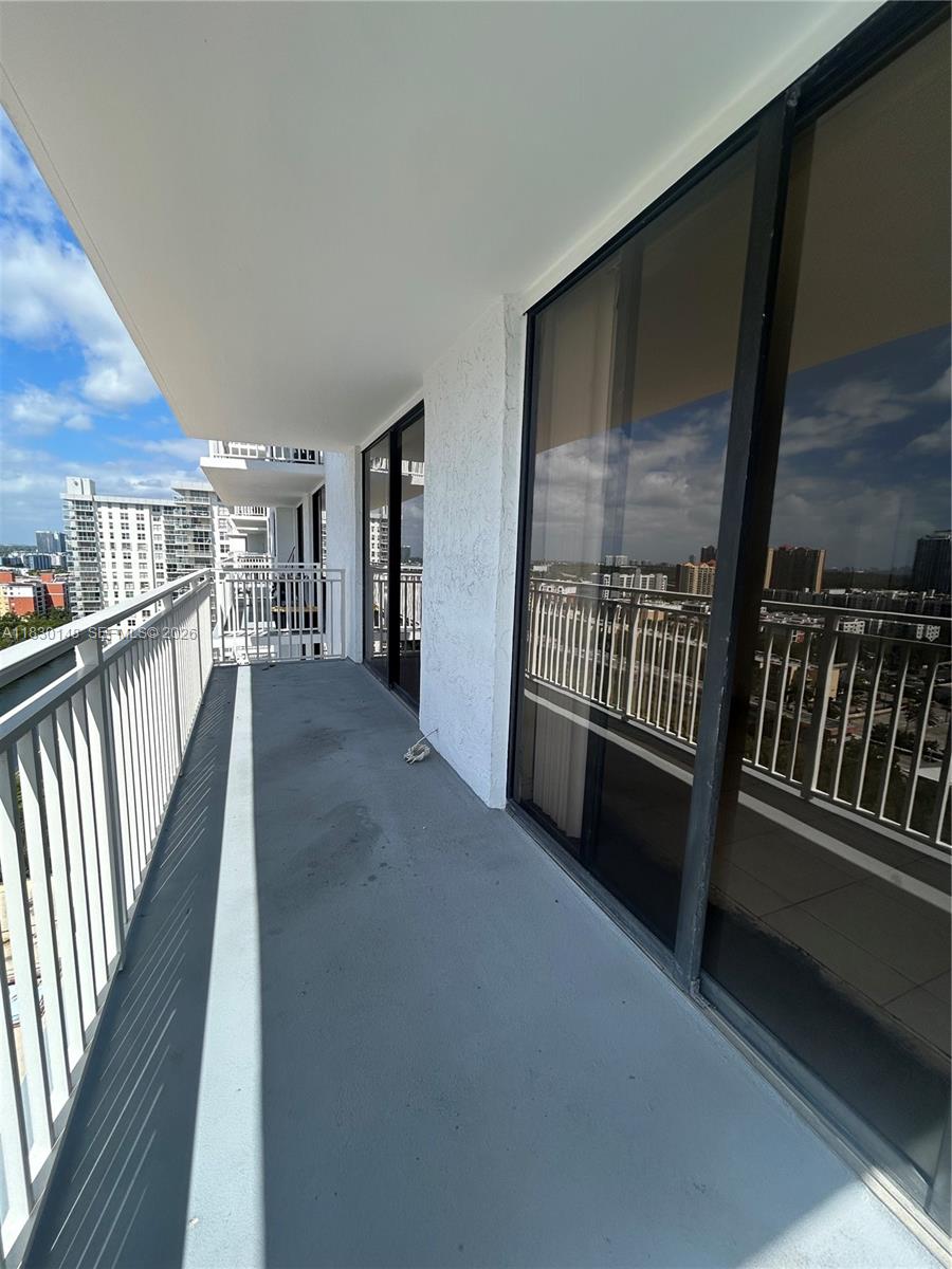 WINSTON TOWERS 600 CONDO - Residential