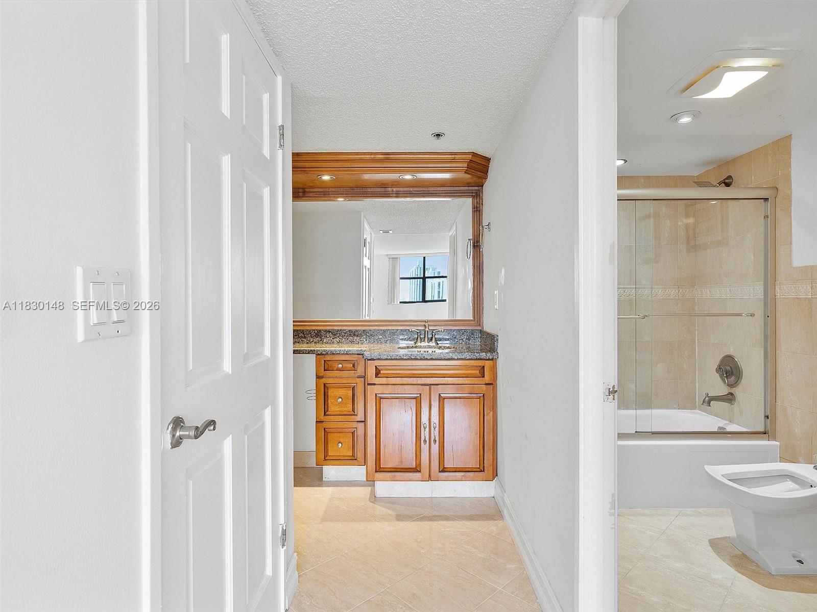 WINSTON TOWERS 600 CONDO - Residential