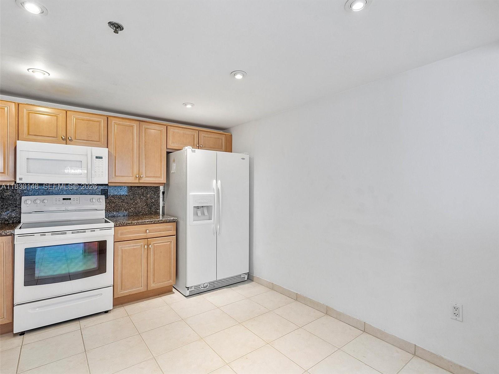 WINSTON TOWERS 600 CONDO - Residential