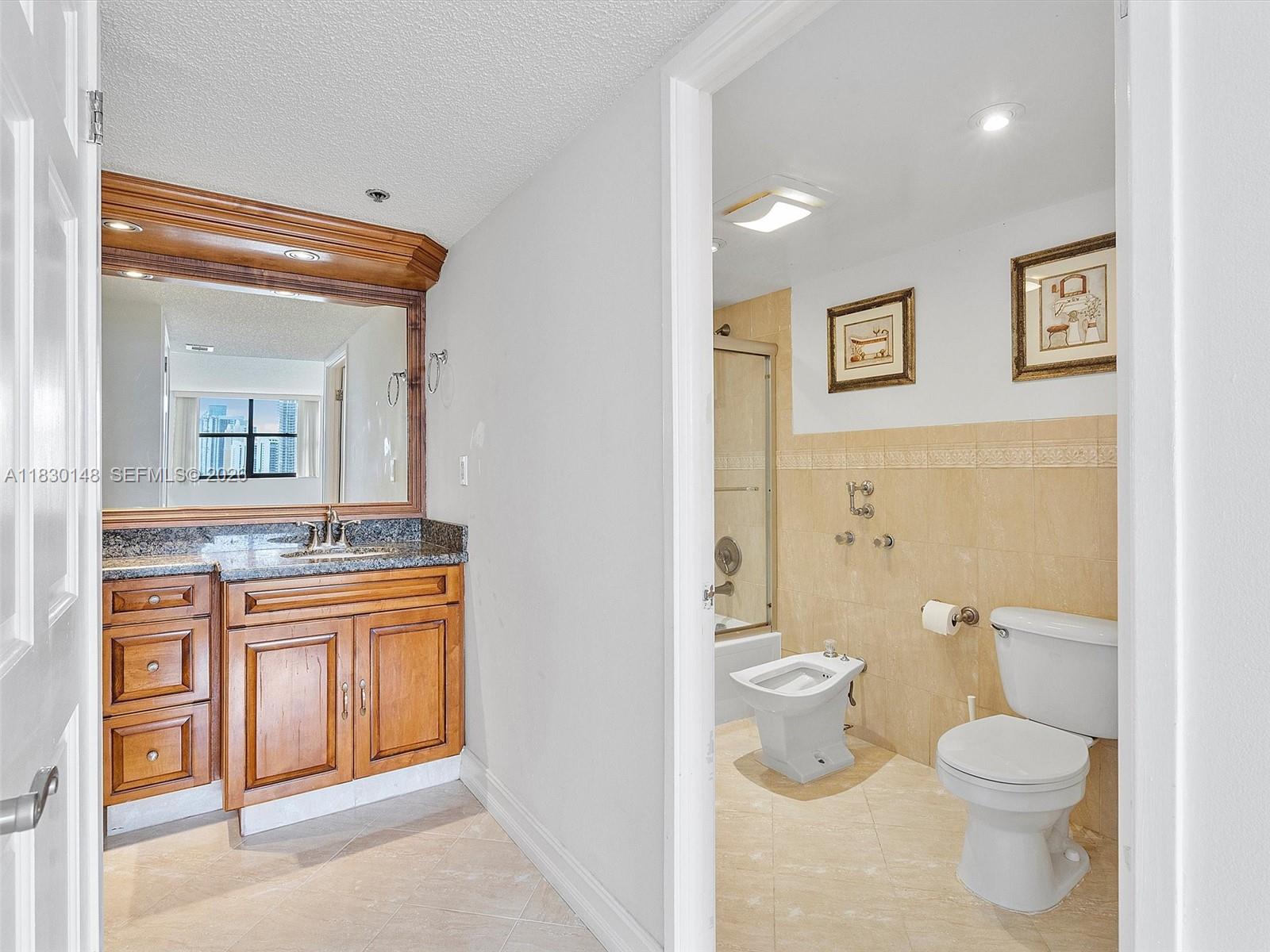 WINSTON TOWERS 600 CONDO - Residential