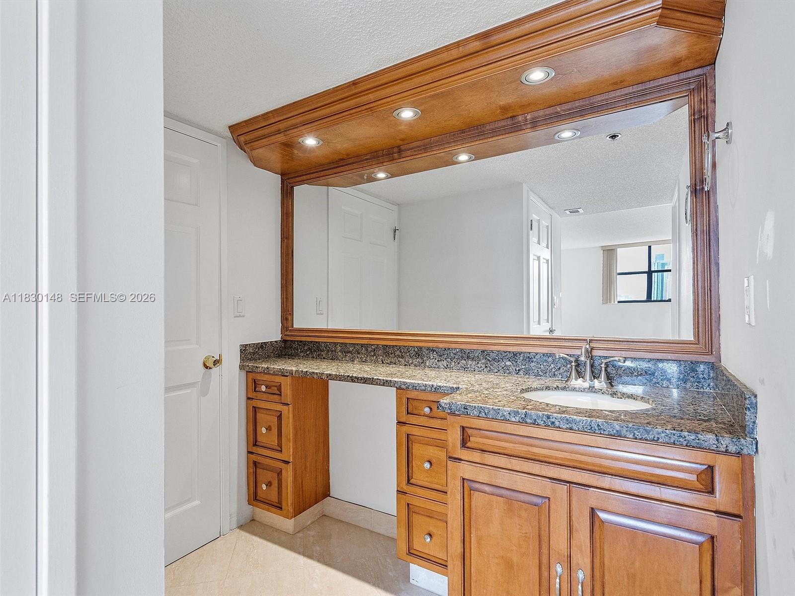 WINSTON TOWERS 600 CONDO - Residential