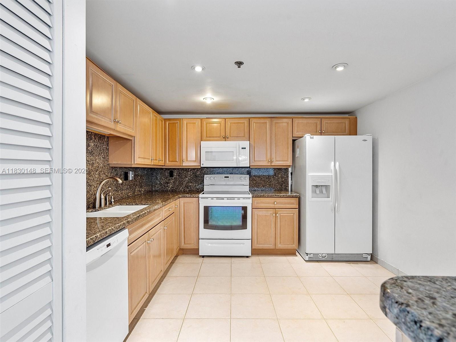 WINSTON TOWERS 600 CONDO - Residential