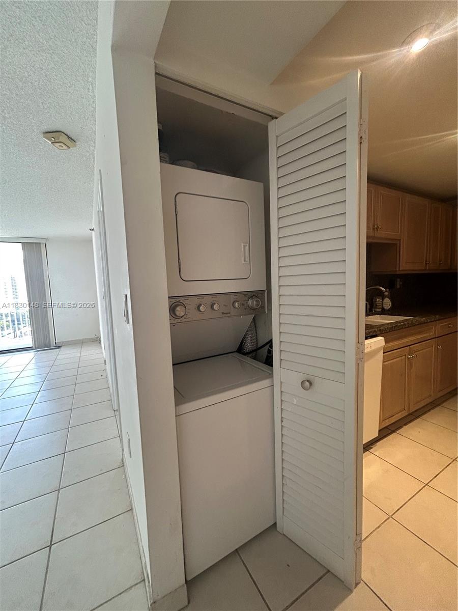 WINSTON TOWERS 600 CONDO - Residential