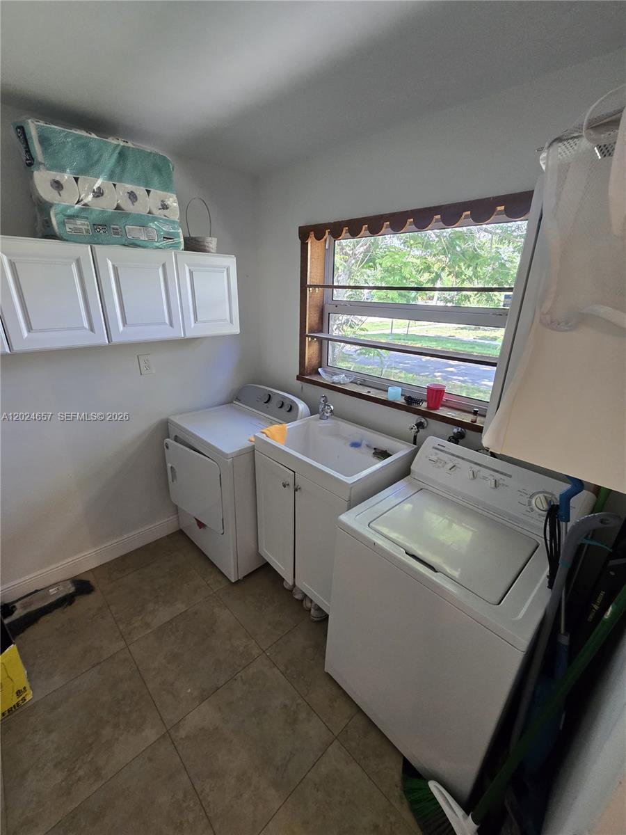 HOLLYWOOD HILLS - Residential Lease