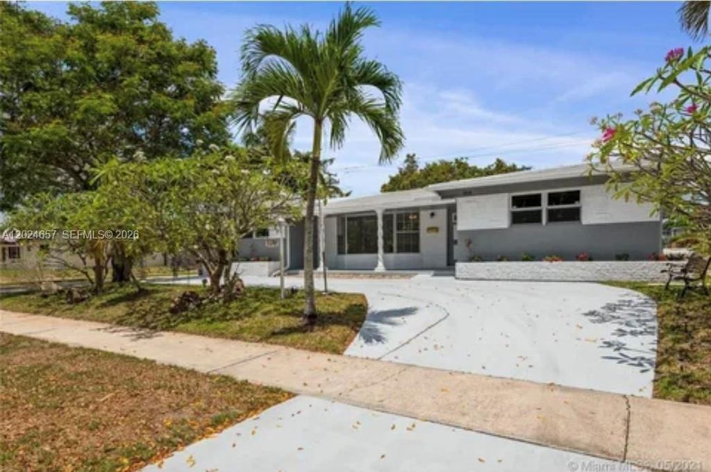 Photo of 3619 W Park Rd, Hollywood, FL 33021 (MLS # A12024657)