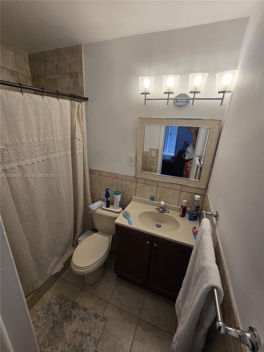 HOLLYWOOD HILLS - Residential Lease