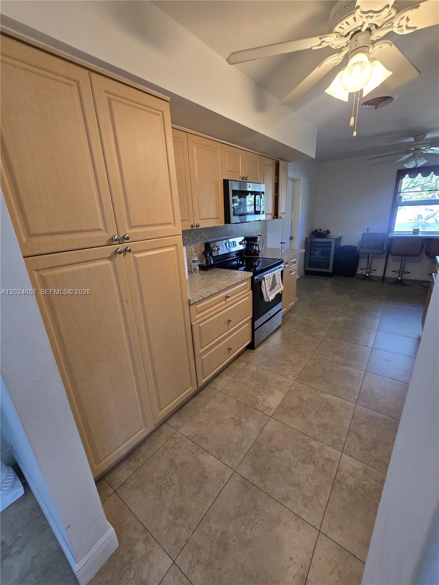 HOLLYWOOD HILLS - Residential Lease