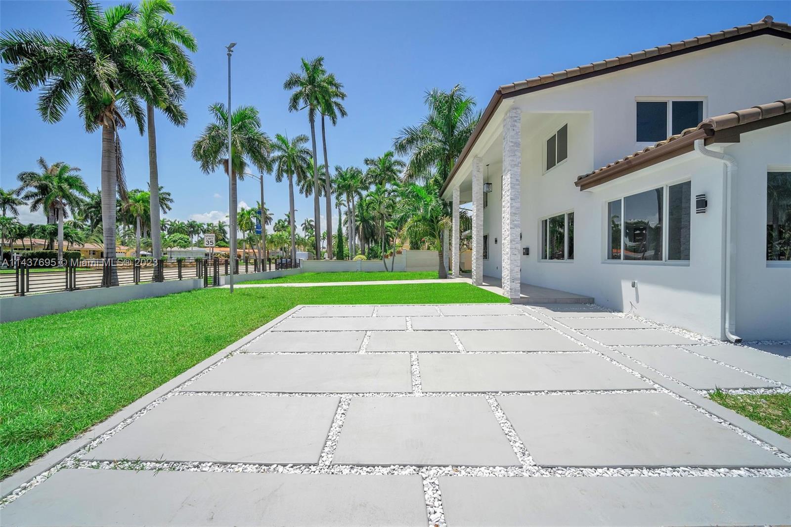 HOLLYWOOD LAKES SECTION - Residential