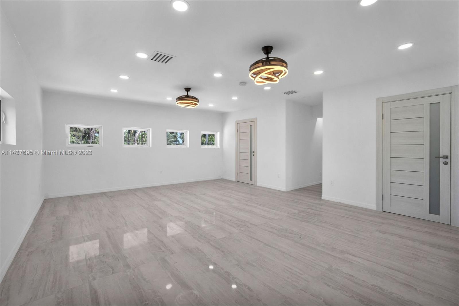 HOLLYWOOD LAKES SECTION - Residential