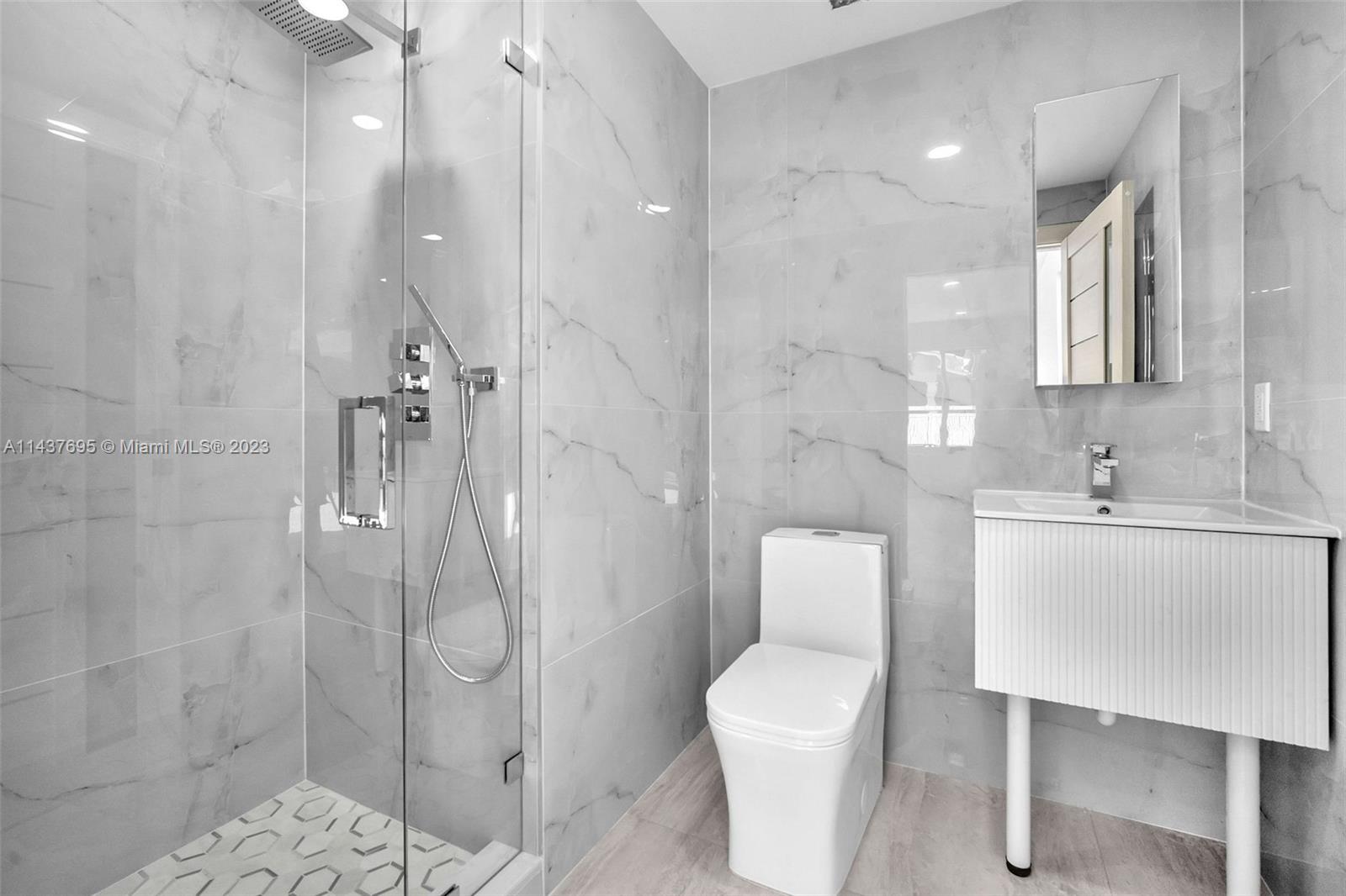 HOLLYWOOD LAKES SECTION - Residential