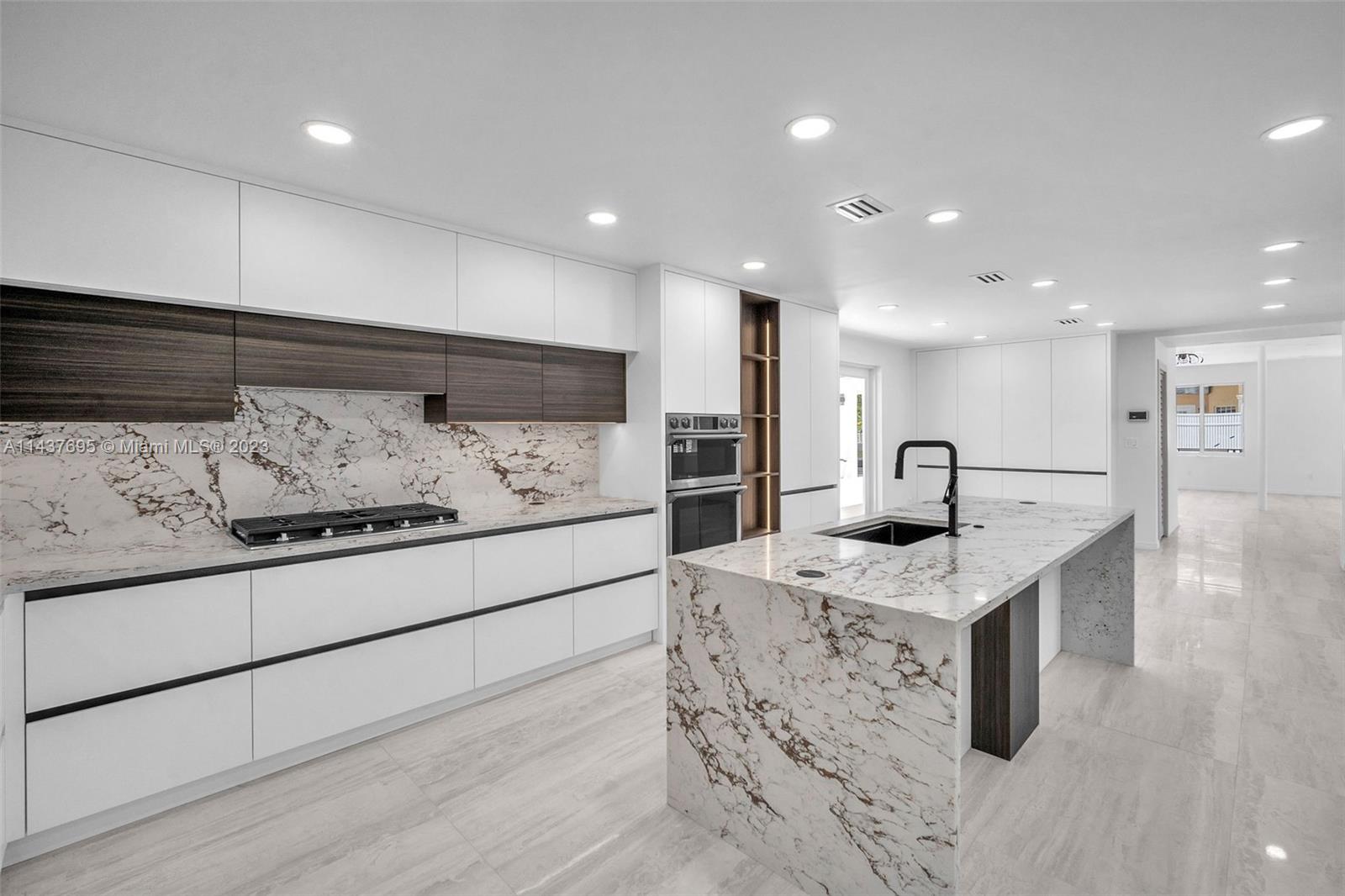 HOLLYWOOD LAKES SECTION - Residential