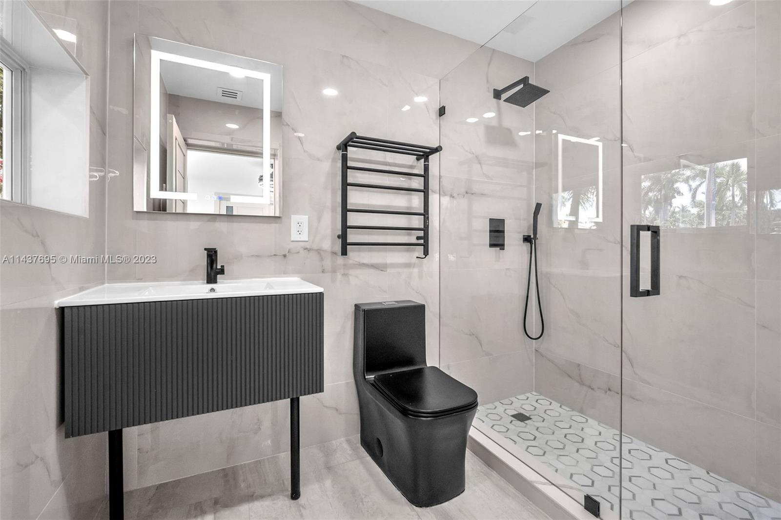 HOLLYWOOD LAKES SECTION - Residential