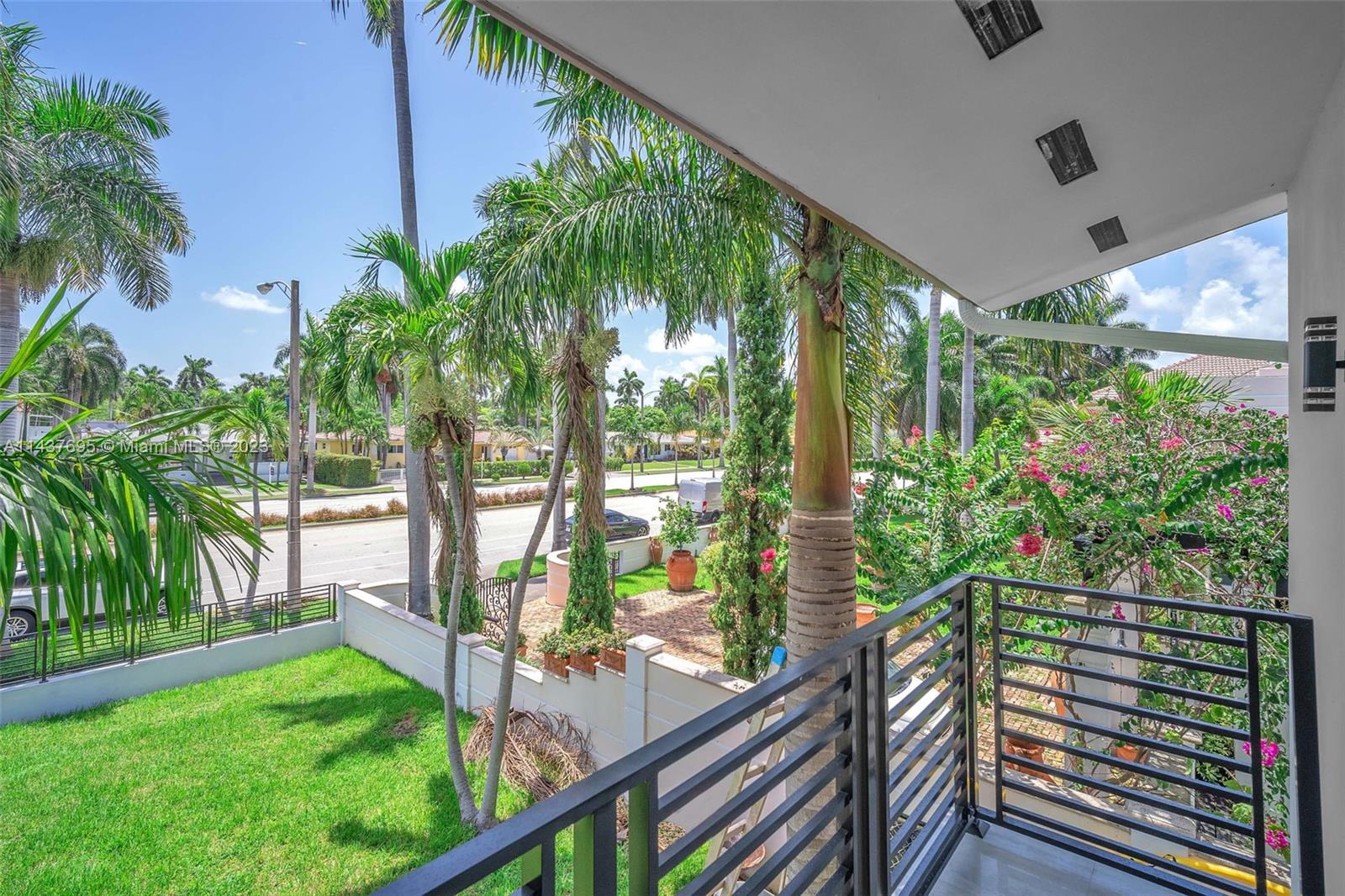 HOLLYWOOD LAKES SECTION - Residential