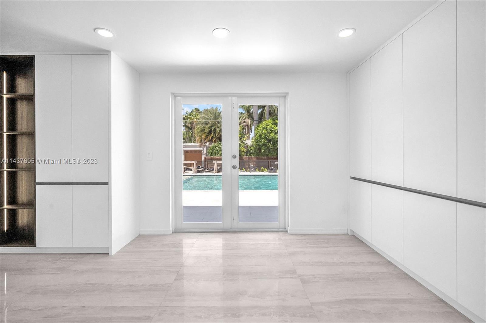 HOLLYWOOD LAKES SECTION - Residential