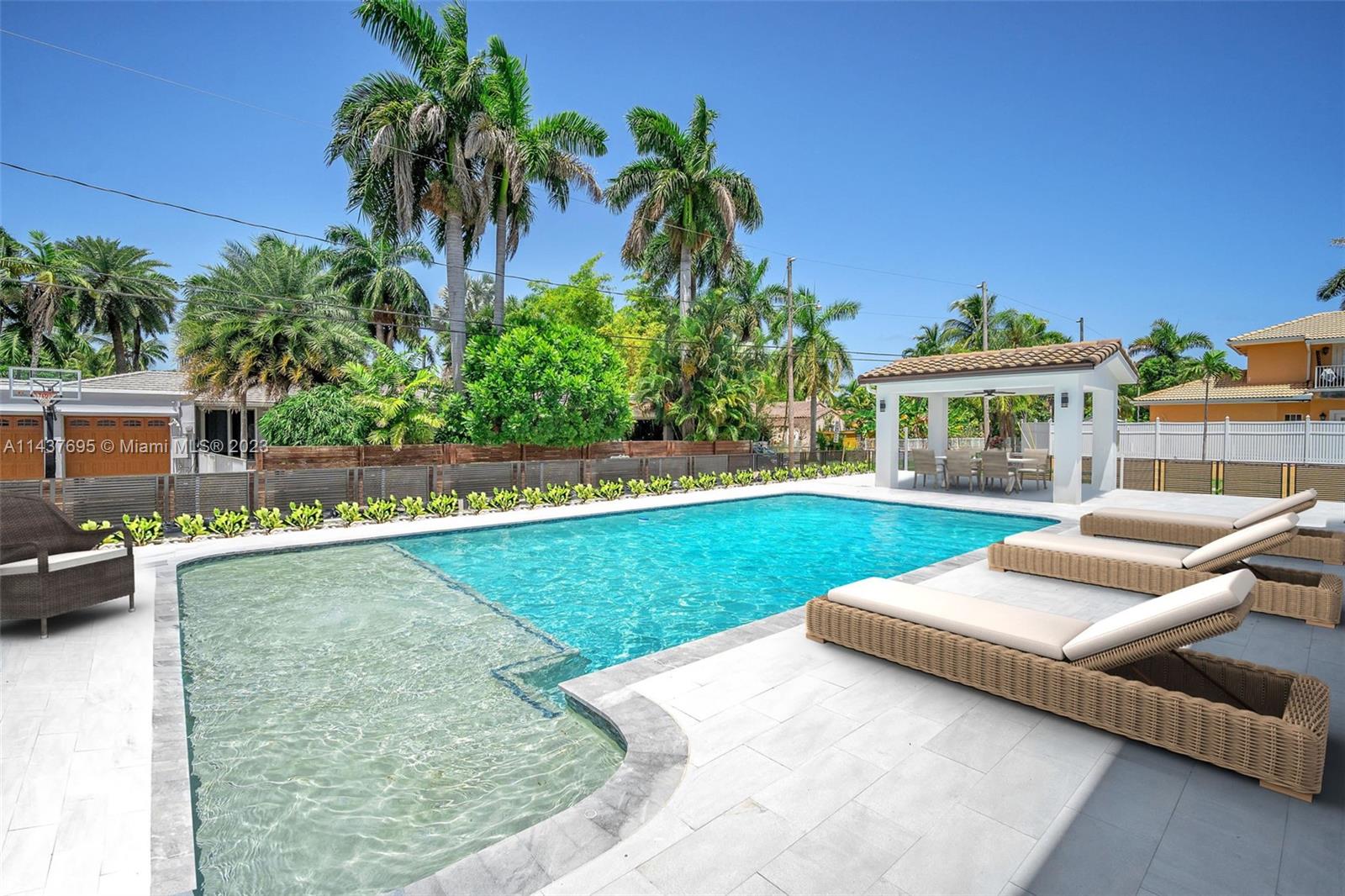 HOLLYWOOD LAKES SECTION - Residential