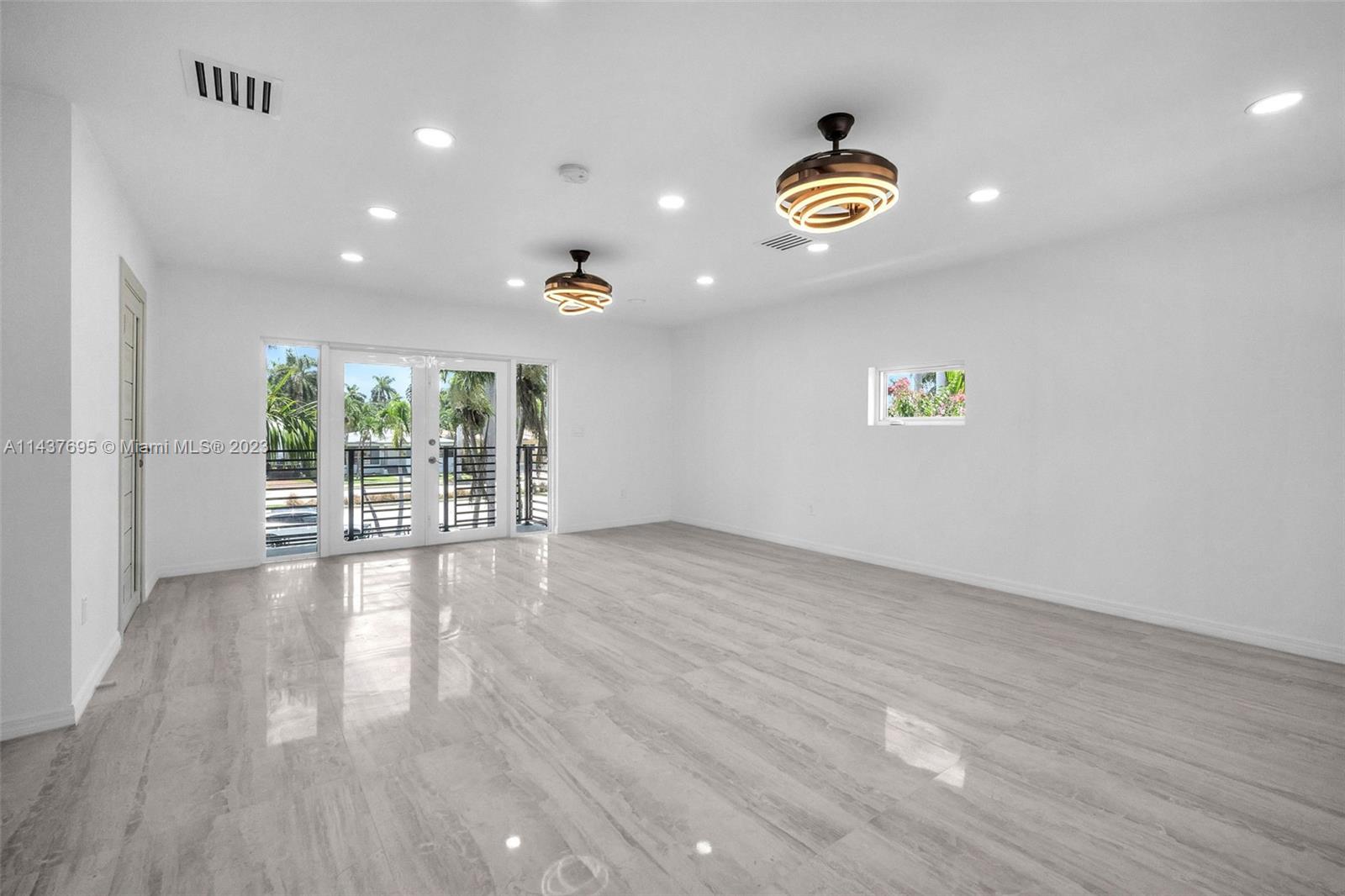 HOLLYWOOD LAKES SECTION - Residential