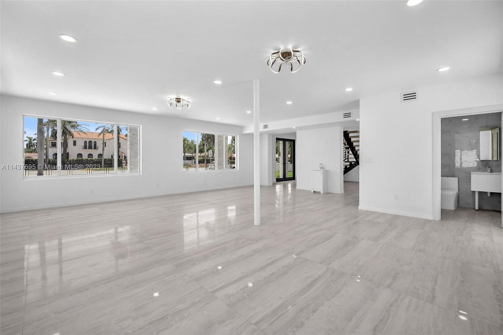 HOLLYWOOD LAKES SECTION - Residential