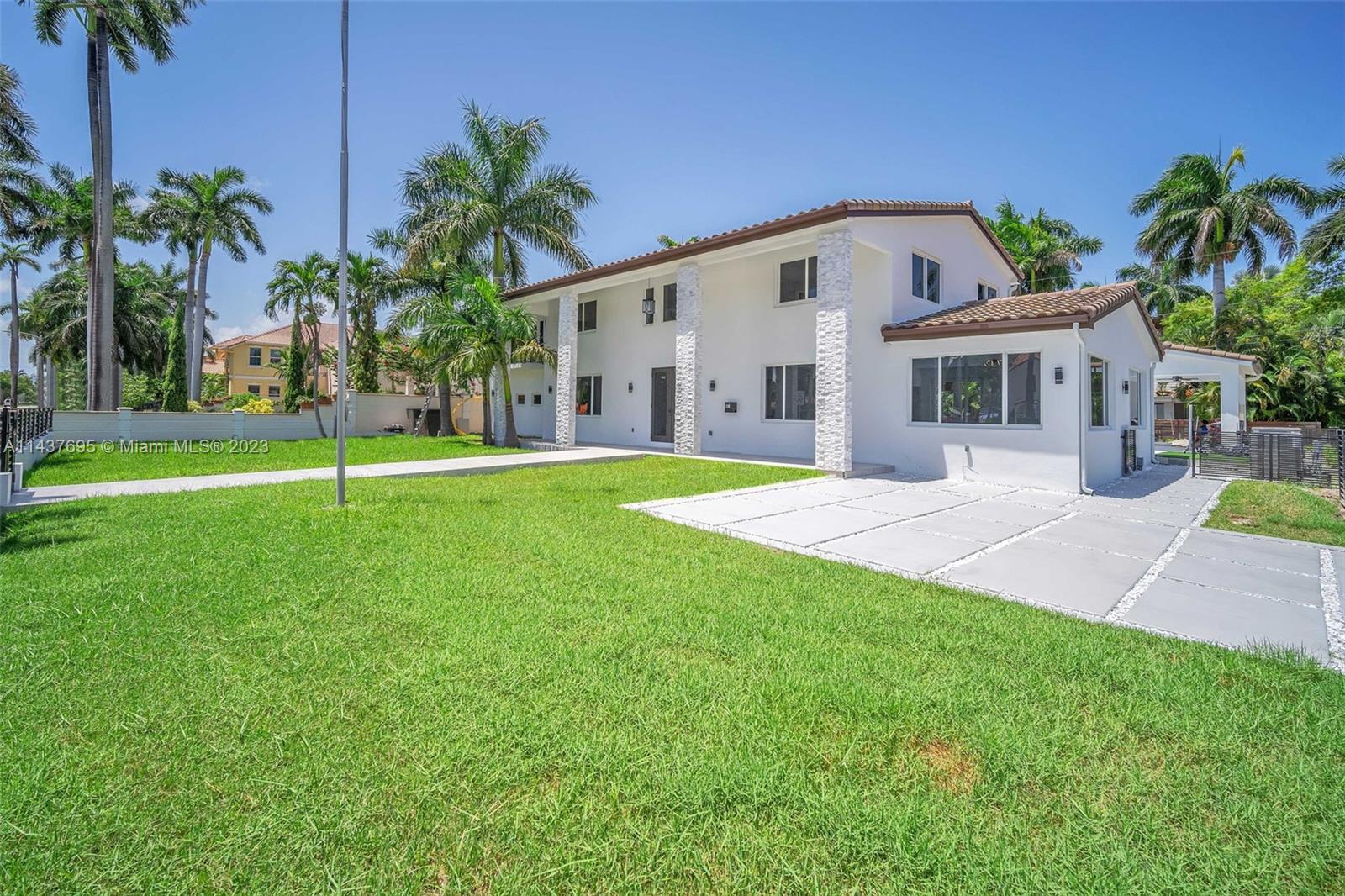 HOLLYWOOD LAKES SECTION - Residential