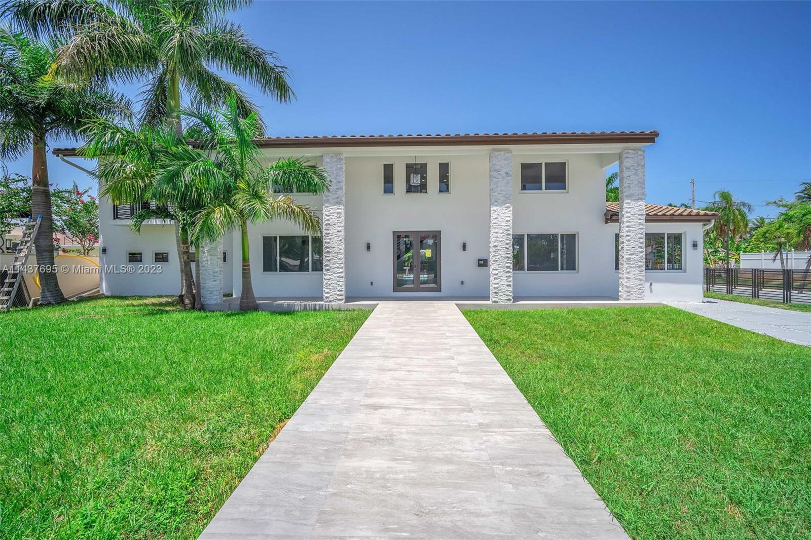 HOLLYWOOD LAKES SECTION - Residential