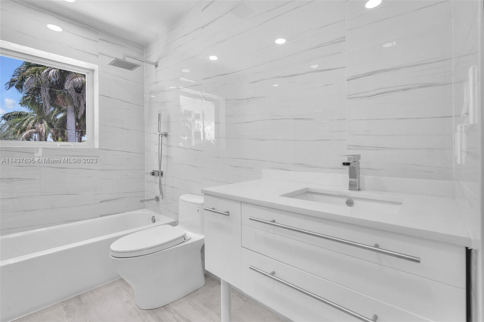 HOLLYWOOD LAKES SECTION - Residential