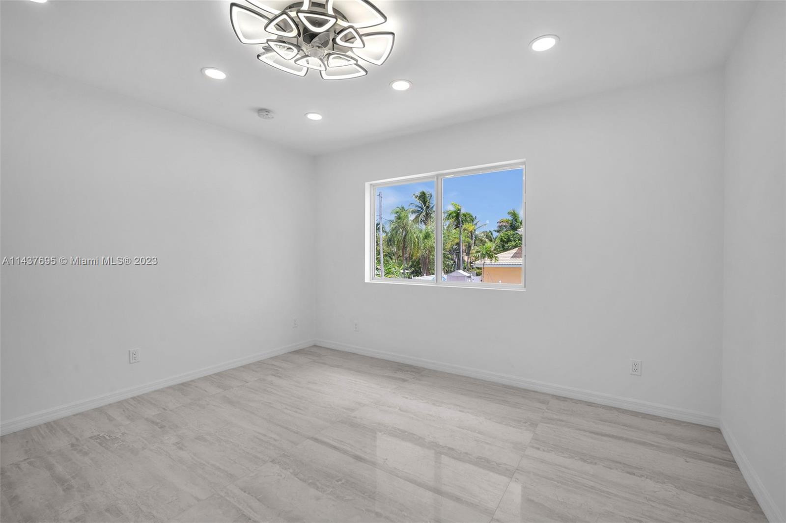 HOLLYWOOD LAKES SECTION - Residential