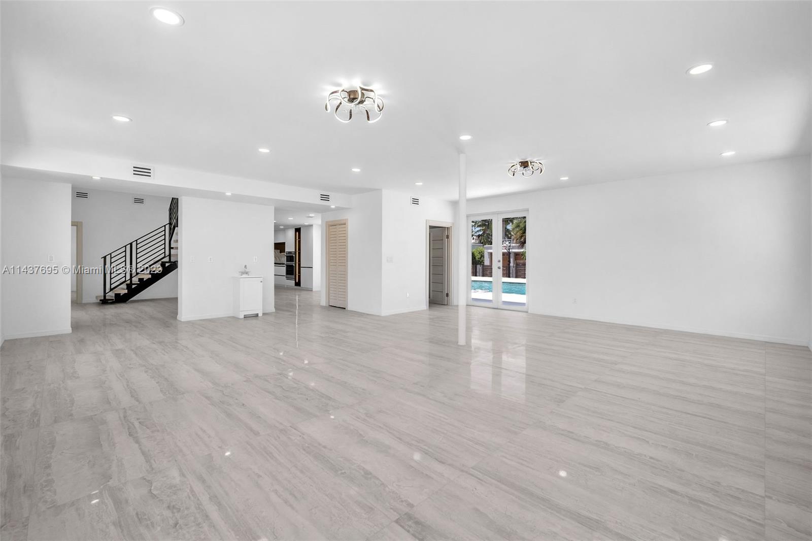 HOLLYWOOD LAKES SECTION - Residential