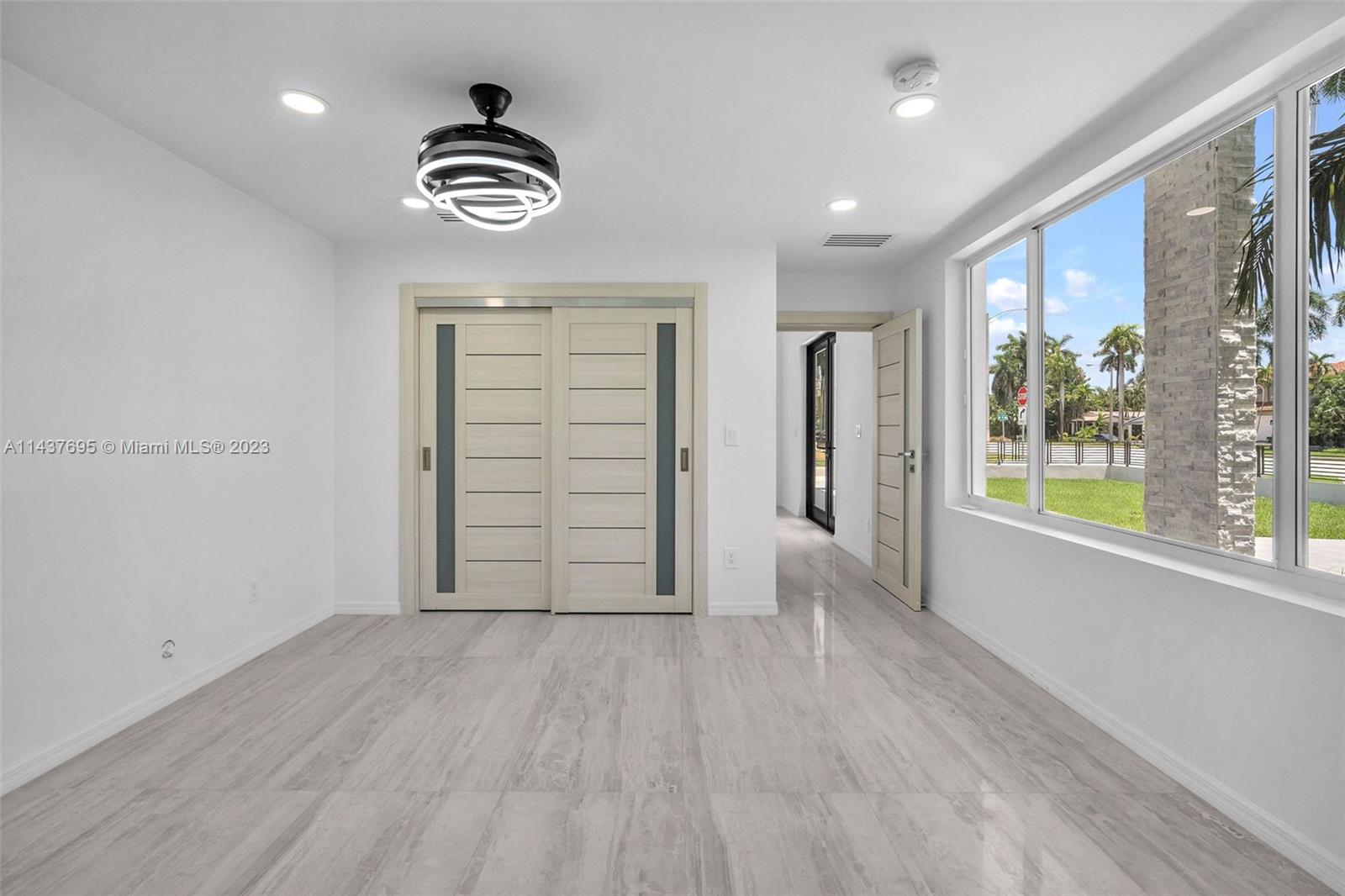 HOLLYWOOD LAKES SECTION - Residential