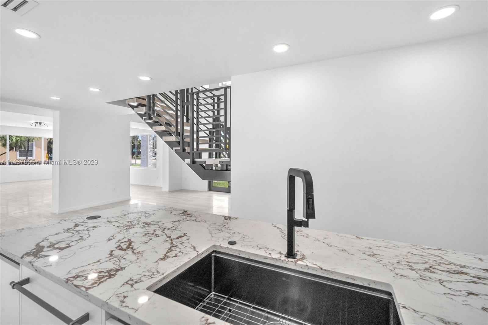 HOLLYWOOD LAKES SECTION - Residential