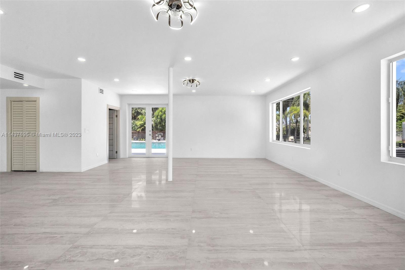 HOLLYWOOD LAKES SECTION - Residential