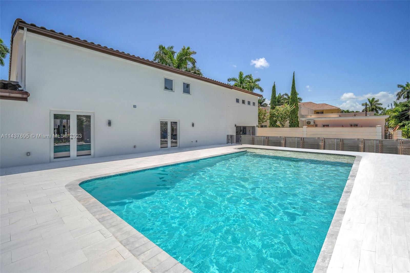 HOLLYWOOD LAKES SECTION - Residential