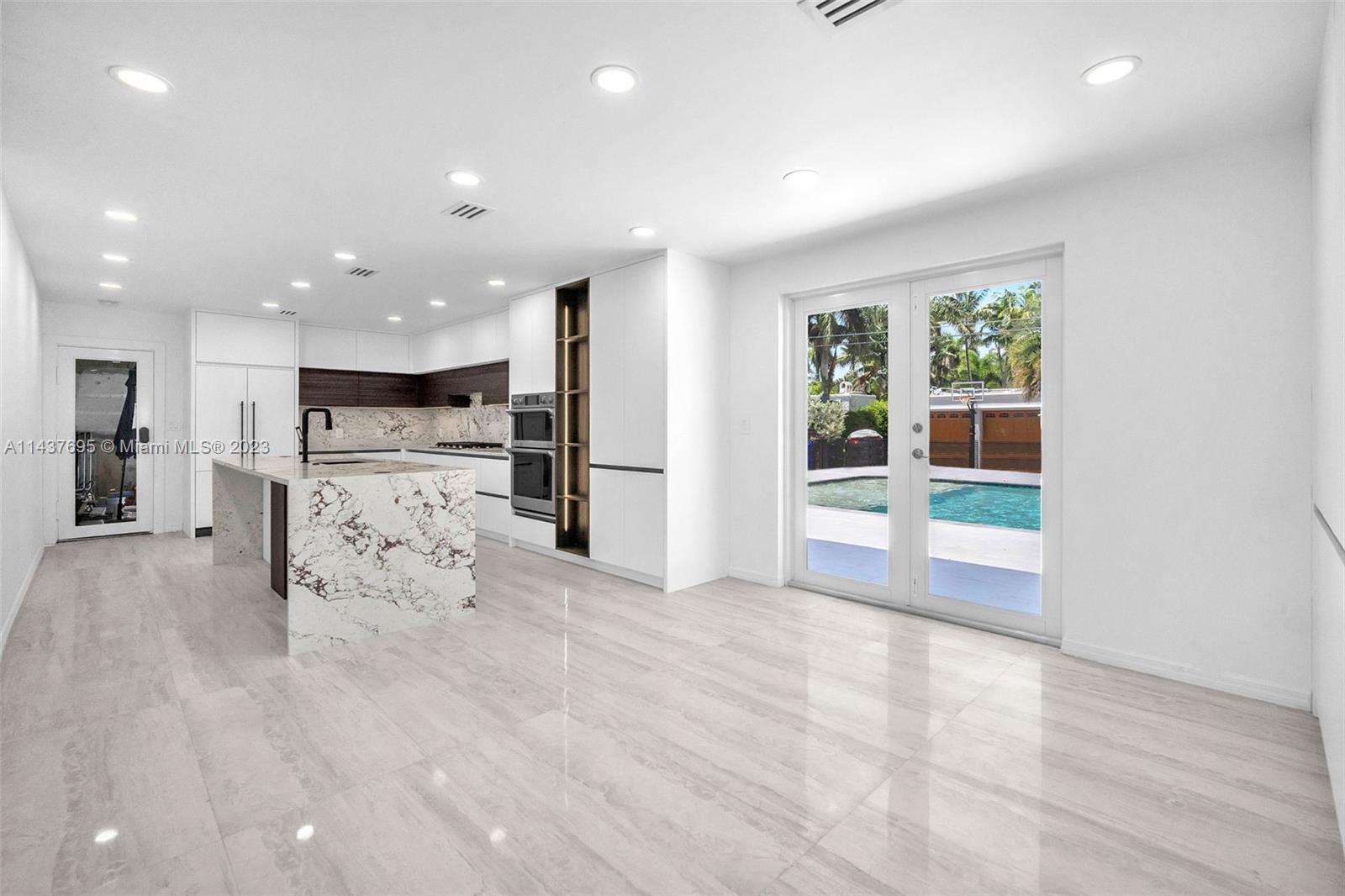 HOLLYWOOD LAKES SECTION - Residential