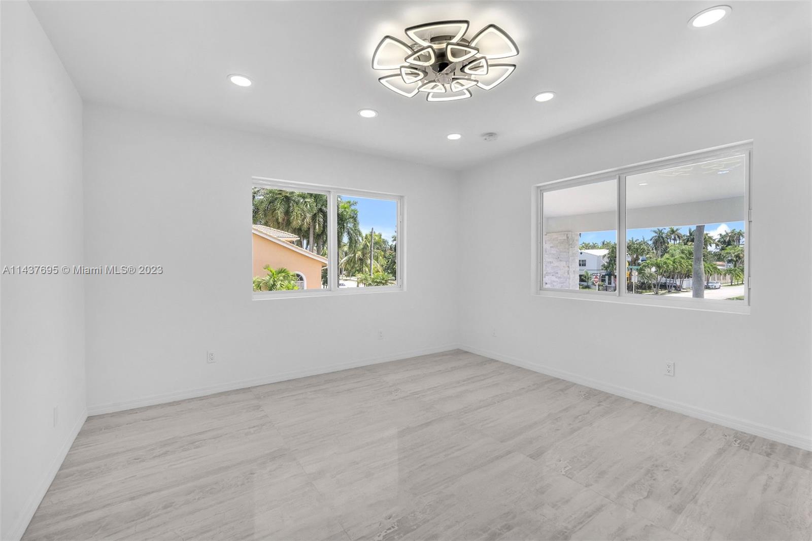 HOLLYWOOD LAKES SECTION - Residential