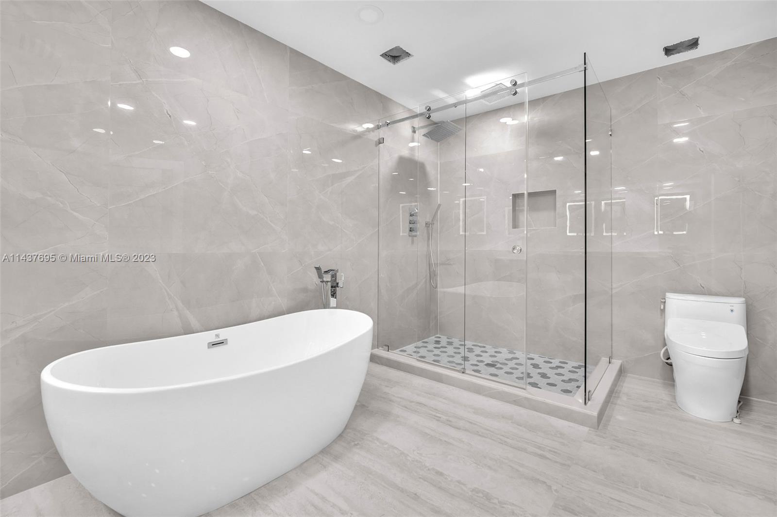 HOLLYWOOD LAKES SECTION - Residential