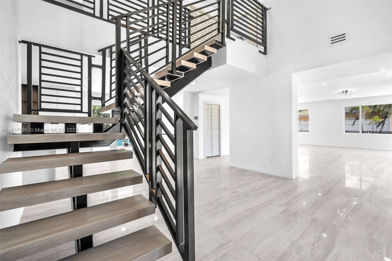 HOLLYWOOD LAKES SECTION - Residential