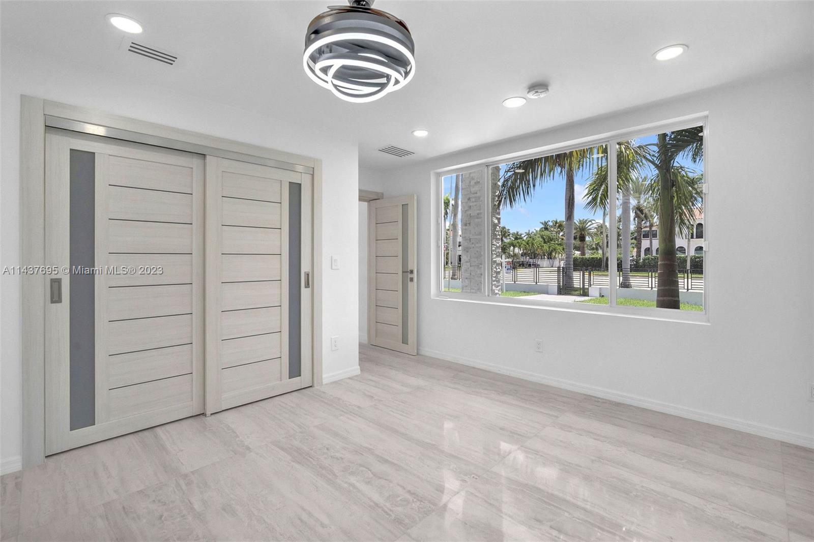 HOLLYWOOD LAKES SECTION - Residential