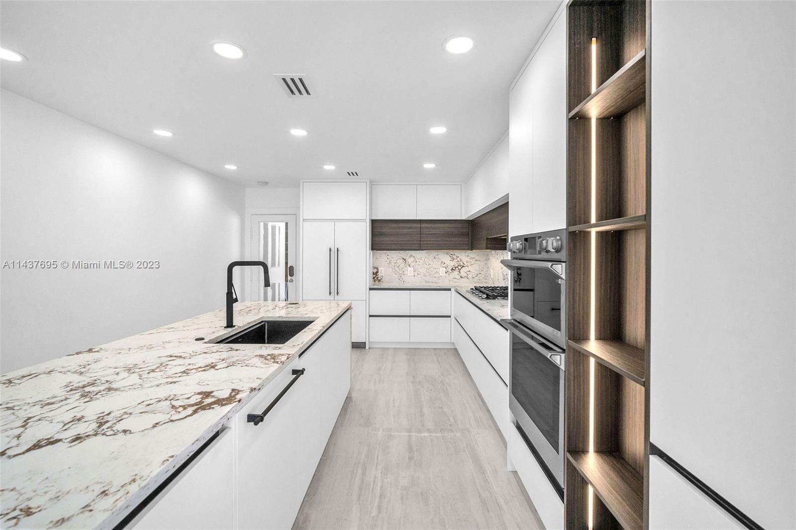 HOLLYWOOD LAKES SECTION - Residential