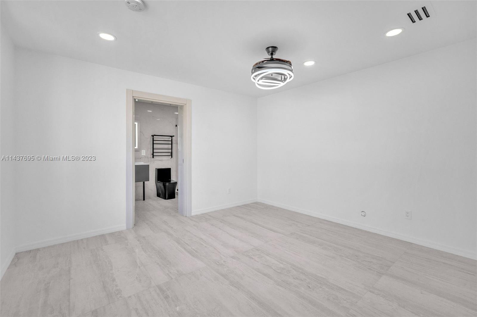 HOLLYWOOD LAKES SECTION - Residential