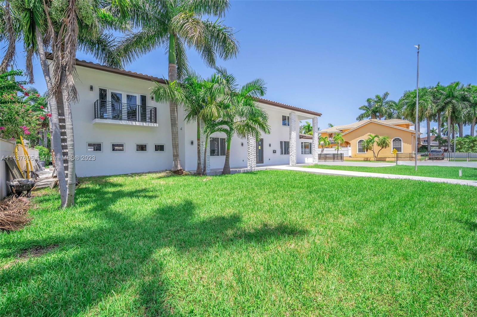 HOLLYWOOD LAKES SECTION - Residential