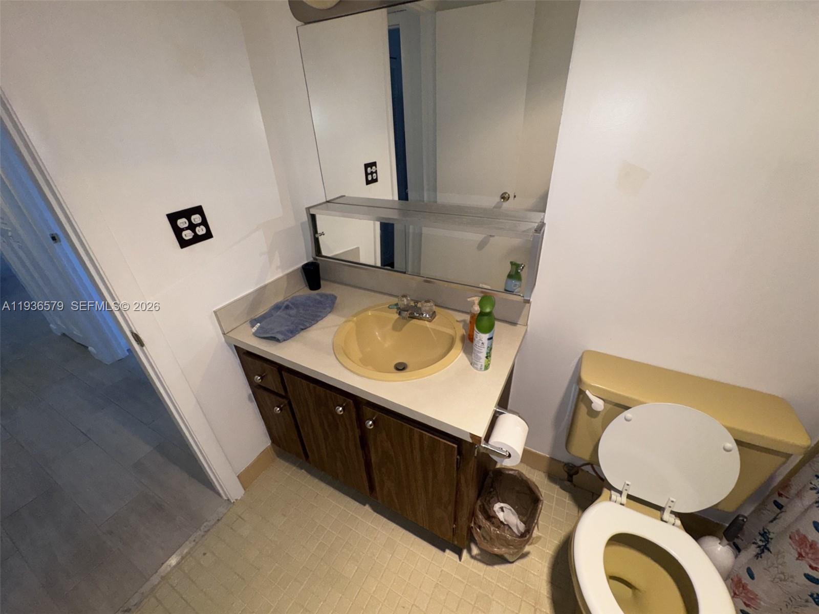 MEADOWBROOK LAKES CONDO - Residential