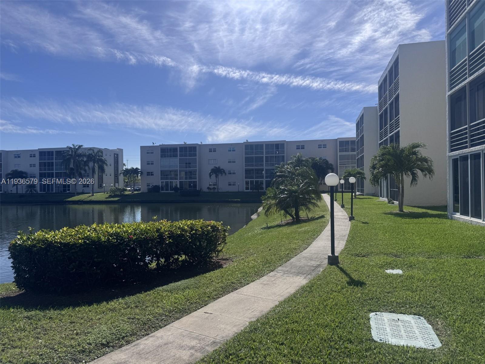 MEADOWBROOK LAKES CONDO - Residential