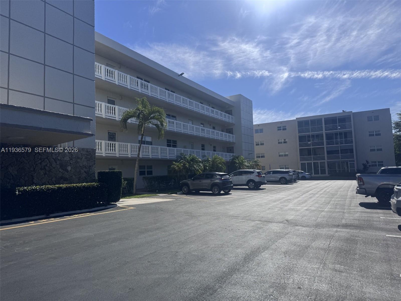 MEADOWBROOK LAKES CONDO - Residential